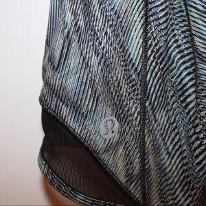 LULULEMON: Hotty-Hot 2.5” in perfect condition and fun limited pattern!